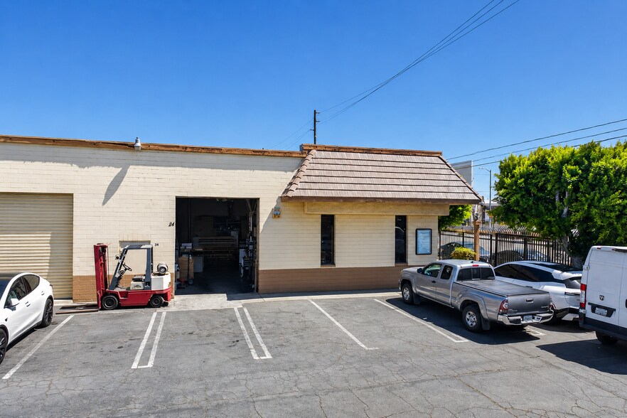 More Photos Of 12455 Branford St, Pacoima Warehouse For Sale