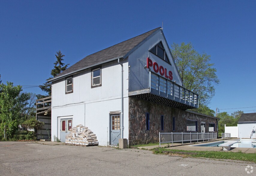 More Photos Of 805 Ohio Pike, Cincinnati Storefront Retail Office For Sale