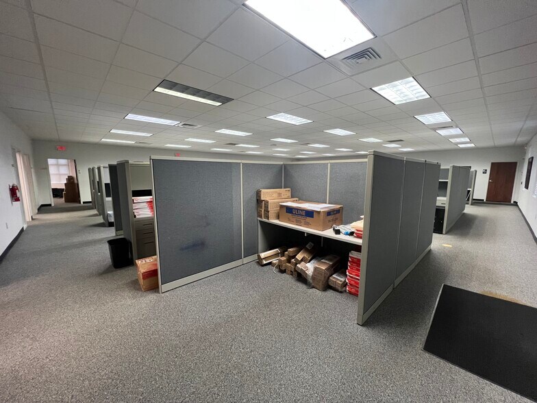 More Photos Of 2810 Meredyth Dr, Albany Medical For Lease