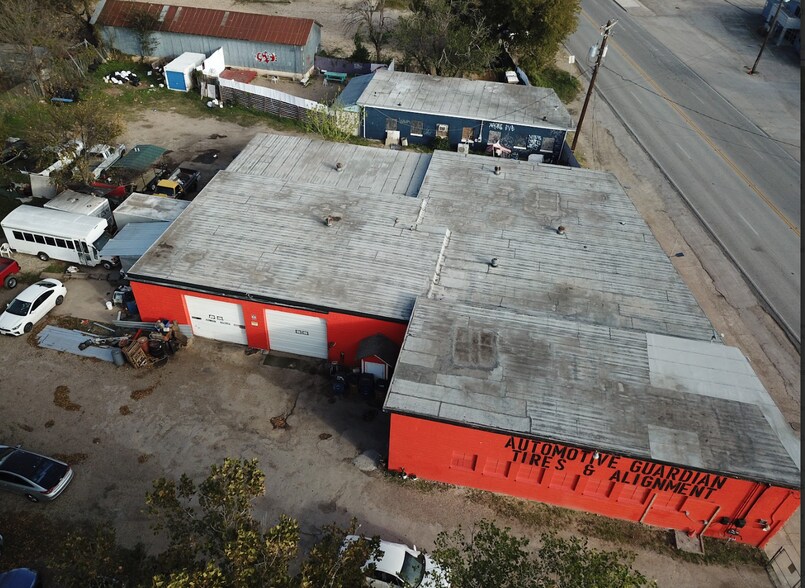 More Photos Of 5016 E Cesar Chavez St, Austin Restaurant For Sale