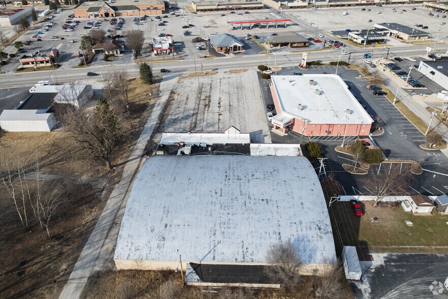 More Photos Of 747 Market St, Tiffin Bowling Alley For Sale