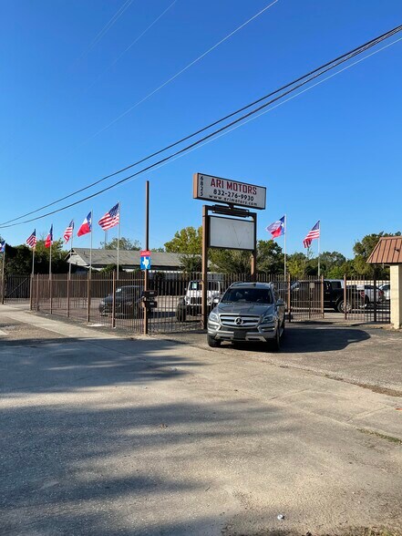 More Photos Of 6825 N Shepherd Dr, Houston Auto Repair For Lease