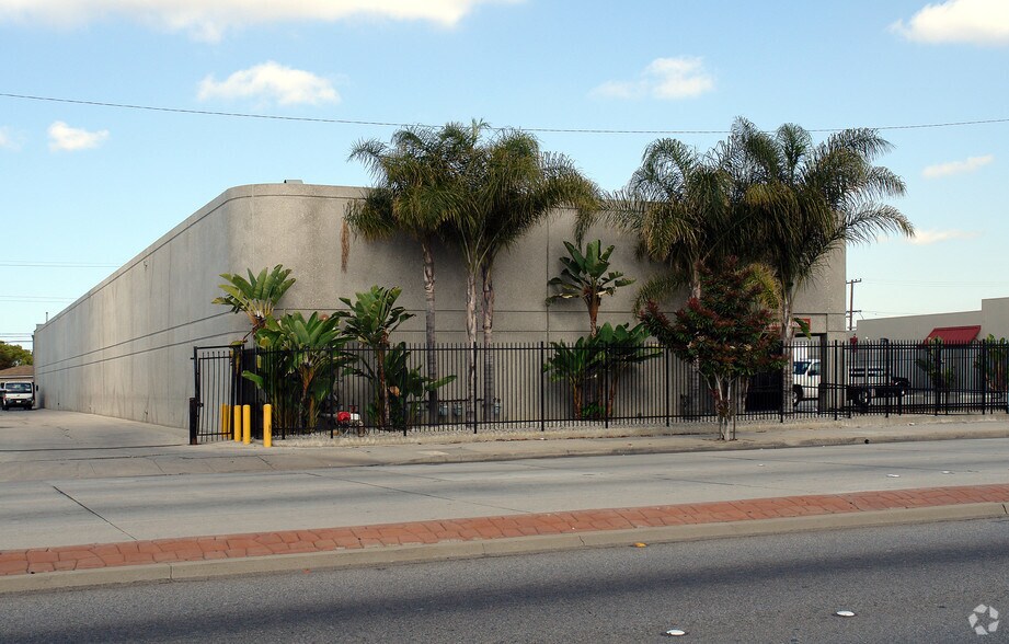 More Photos Of 13429 Western Ave, Gardena Warehouse For Lease