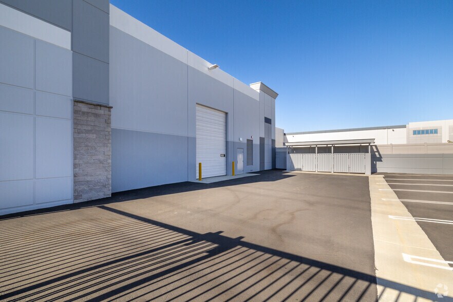 More Photos Of 311 E Johnson Ave, Perris Distribution For Sale