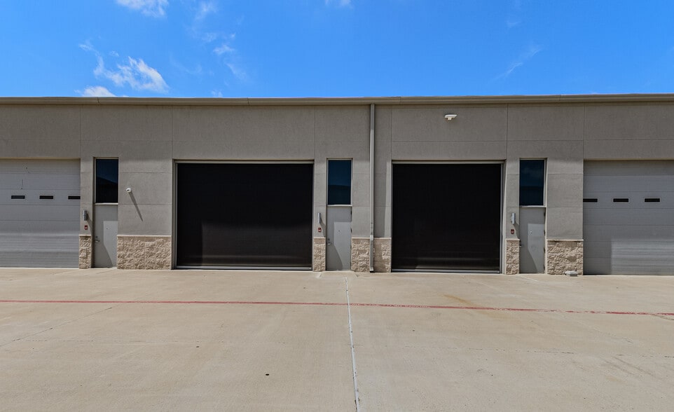 More Photos Of 1725 N Hwy 377, Roanoke Warehouse For Sale