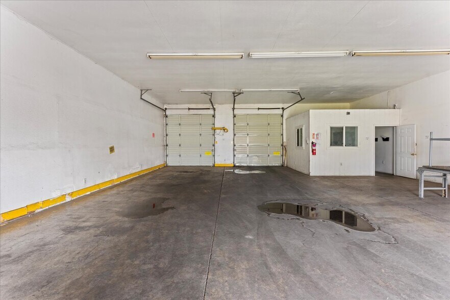 More Photos Of 3151 Waconda Rd NE, Gervais Warehouse For Lease