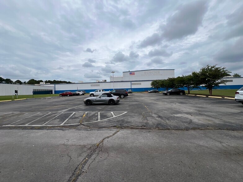 More Photos Of 1641 Thompson Rd, Hartselle Manufacturing For Sale