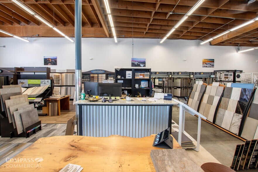 More Photos Of 798 NW 5th St, Redmond Storefront For Lease