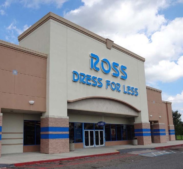 More Photos Of 1731-1831 Manhattan Blvd, Harvey Unknown For Lease