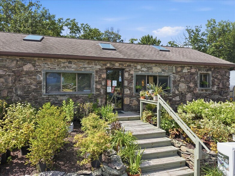 More Photos Of 1399 Purdytown Tpke, Hawley Specialty For Sale