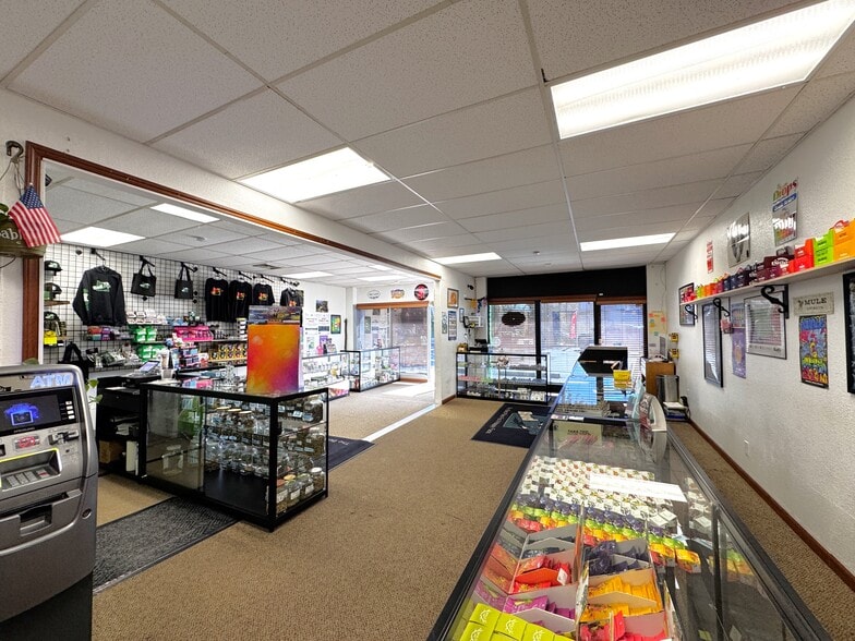 More Photos Of 1240 Chetco Ave, Brookings General Retail For Sale