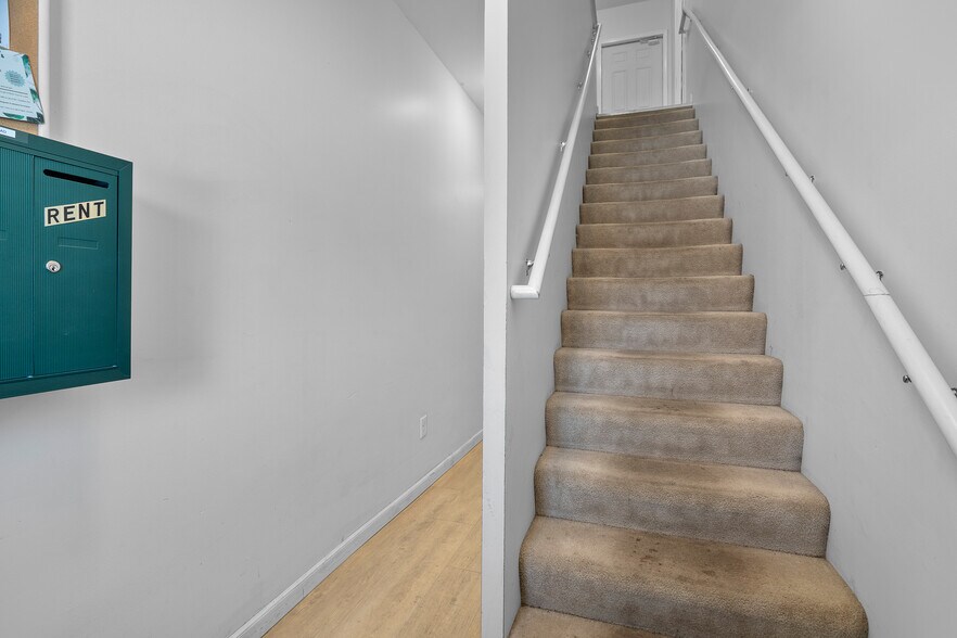 More Photos Of 2420 4th Ave S, Minneapolis Apartments For Sale