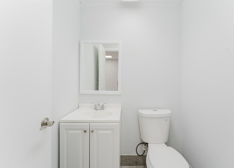 More Photos Of 209 W Hillsboro Blvd, Deerfield Beach General Retail For Lease