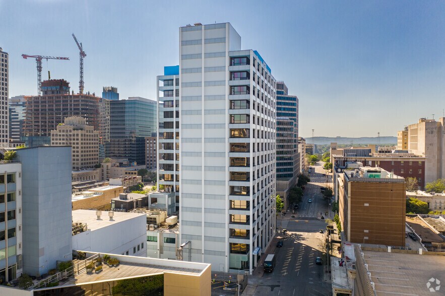 More Photos Of 823 Congress Ave, Austin Office For Lease