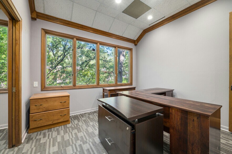 More Photos Of 5750 Balcones Dr, Austin Medical For Sale