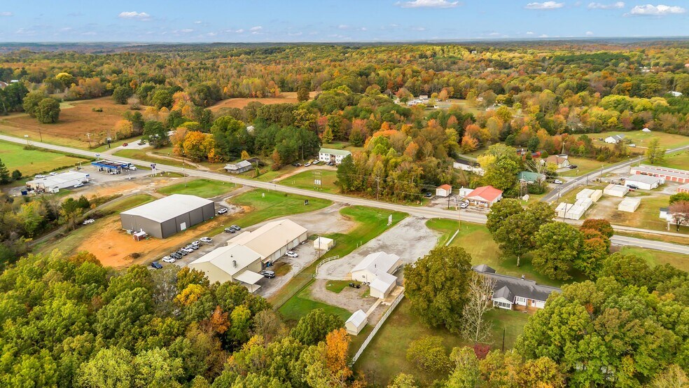 More Photos Of 4842 Highway 100, Lyles Restaurant For Lease