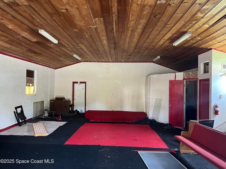 More Photos Of 929 S Deleon Ave, Titusville Specialty For Sale