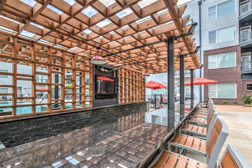 More Photos Of 395 S Highland St, Memphis Apartments For Lease