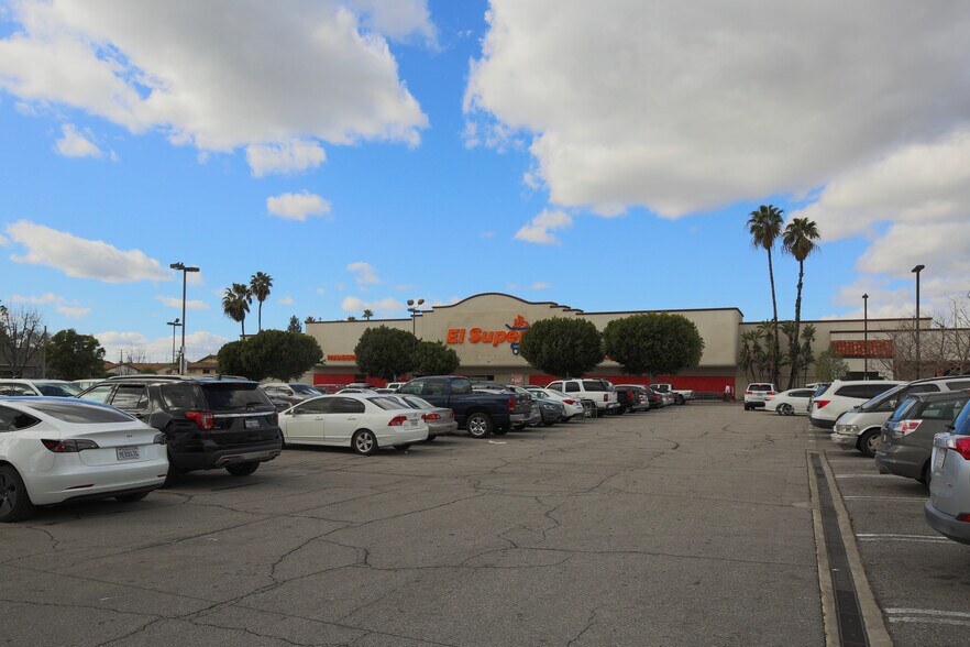 More Photos Of 317 San Fernando Mission Blvd, San Fernando Storefront For Lease