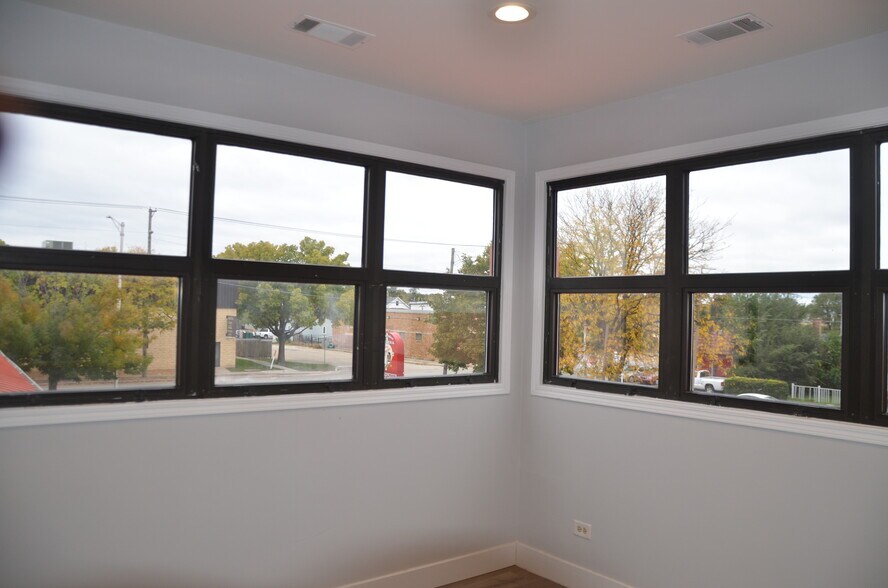 More Photos Of 510 Collins St, Joliet Unknown For Lease
