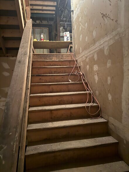 More Photos Of 1909 Locust St, Saint Louis Restaurant For Sale