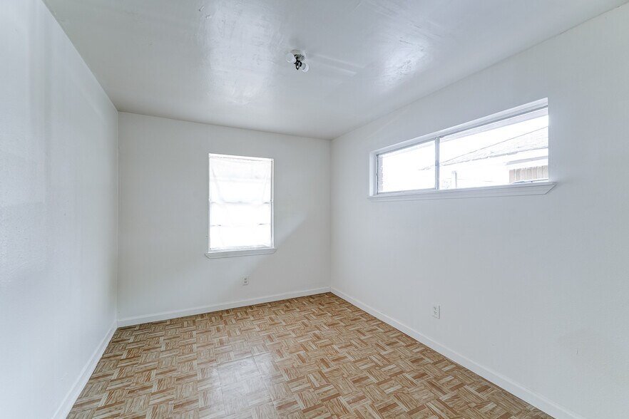 More Photos Of 2101 Hutton St, Houston Apartments For Sale