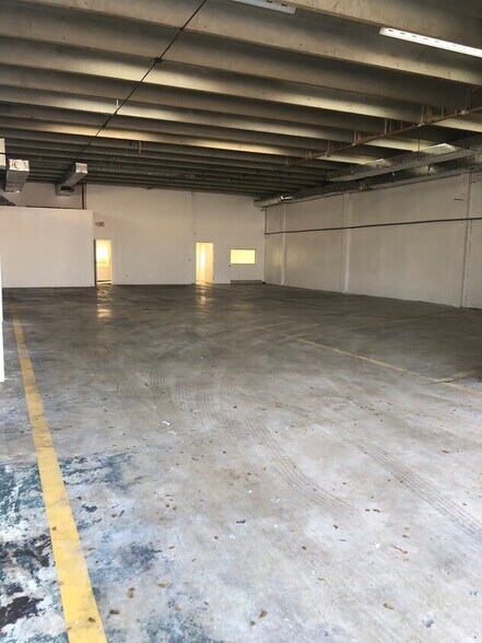 More Photos Of 2250 SW 30th Ave, Hallandale Warehouse For Lease