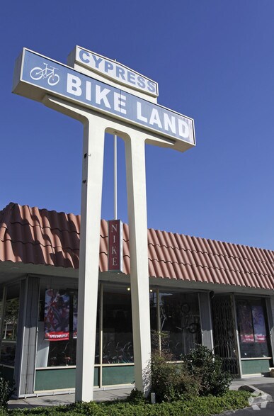 More Photos Of 5530 Lincoln Ave, Cypress Freestanding For Lease