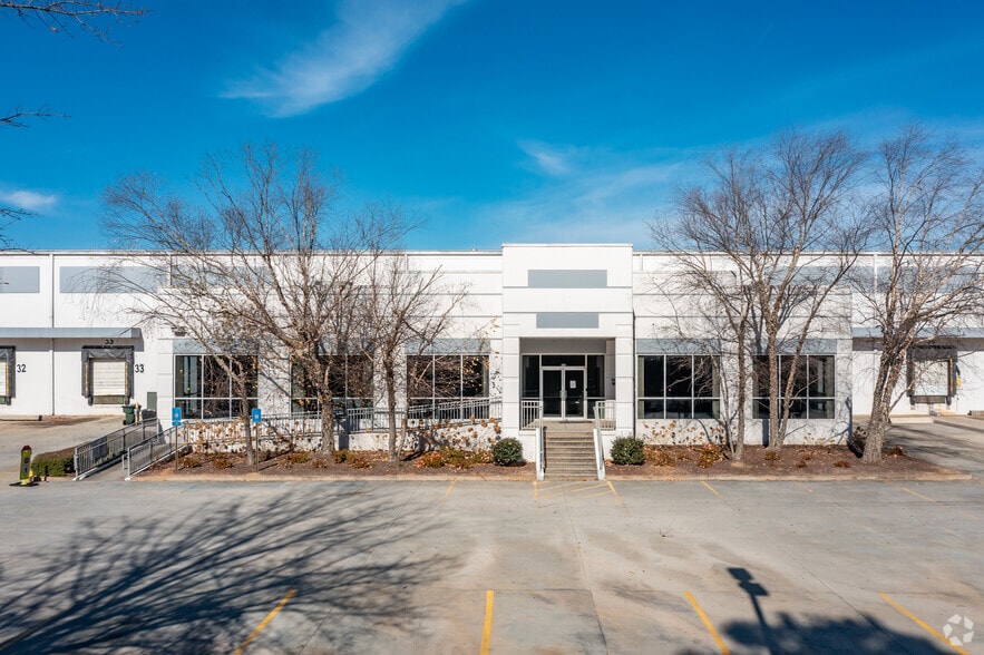 More Photos Of 500 Business Center Dr, Stockbridge Distribution For Lease