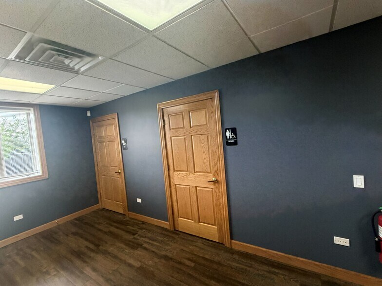 More Photos Of 72 East St, Crystal Lake Light Manufacturing For Lease
