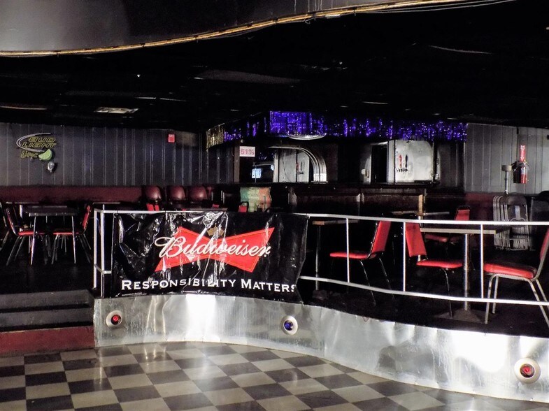 More Photos Of 2403 N Cornell St, Lubbock Bar For Sale