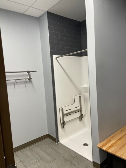 More Photos Of 3852 Dulles South Ct, Chantilly Warehouse For Lease