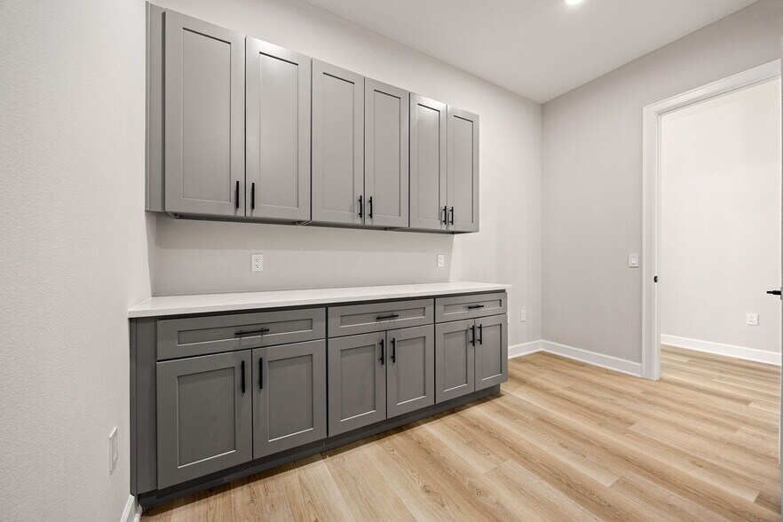 More Photos Of 1325 Main Street, Katy Medical For Sale