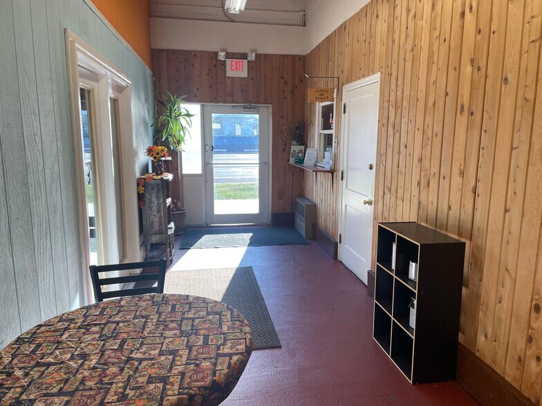 More Photos Of 202 S 3rd St, Coopersburg Storefront For Lease