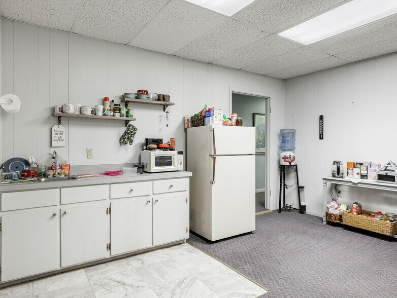 More Photos Of 233 Ackerman St, Rockdale Storefront Retail Office For Sale