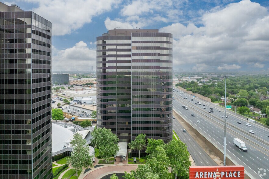 More Photos Of 7322 Southwest Fwy, Houston Office For Lease