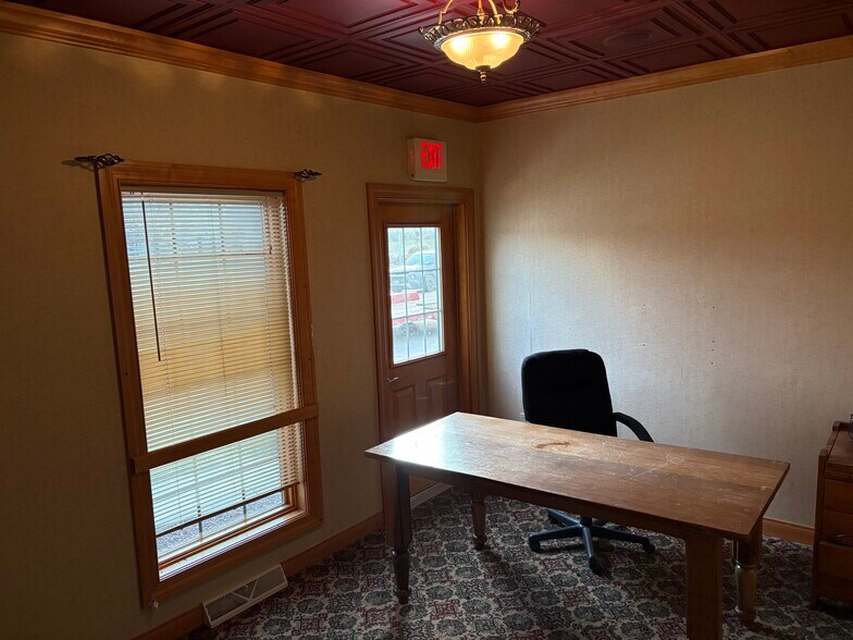 More Photos Of 304 N Rapids Rd, Manitowoc Freestanding For Lease