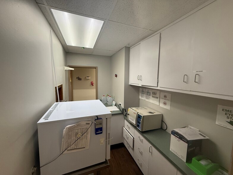 More Photos Of 4700 N 51st Ave, Phoenix Medical For Sale
