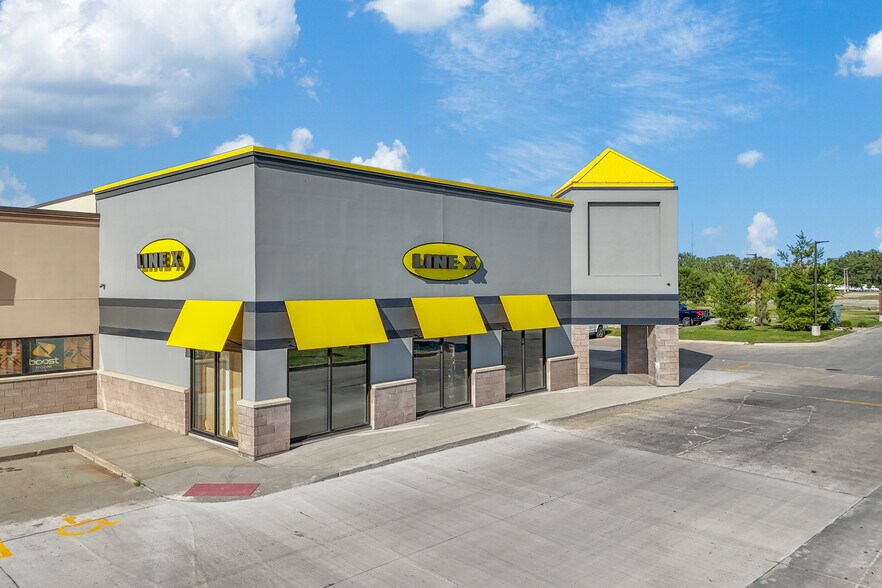 More Photos Of 3701 E 14th St, Des Moines Unknown For Lease