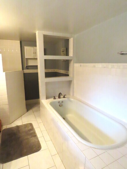 More Photos Of 1923 S Beckham Ave, Tyler Office Residential For Lease