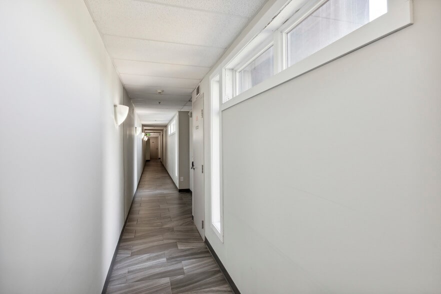 More Photos Of 335 College St, Toronto Apartments For Sale