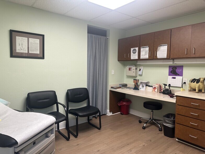 More Photos Of 506 4th Ave W, Palmetto Medical For Sale