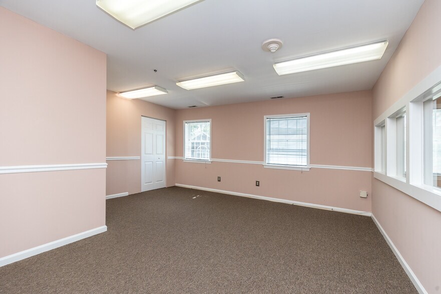 More Photos Of 2370 York Rd, Jamison Office For Sale
