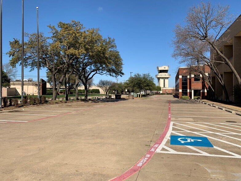 More Photos Of 15800 Dooley Rd, Addison Office For Sale