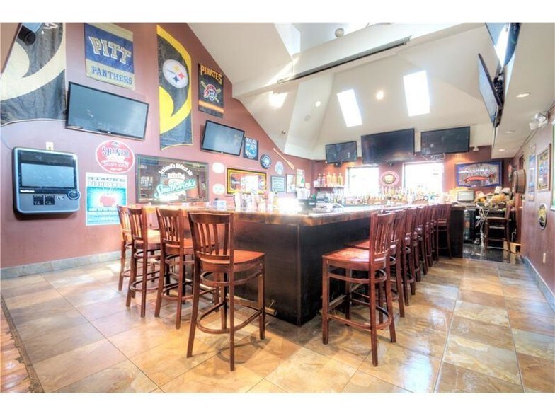 More Photos Of 728 Copeland St, Pittsburgh Freestanding For Lease