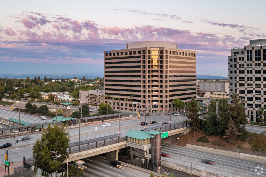 More Photos Of 300 N Lake Ave, Pasadena Office For Lease