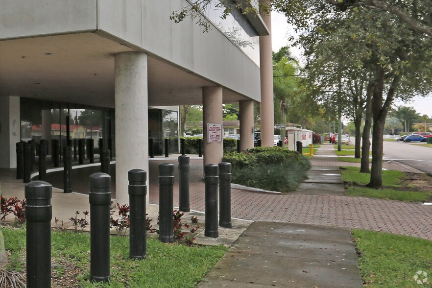 More Photos Of 950 N Krome Ave, Homestead Office For Lease