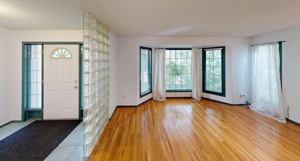 More Photos Of 10941 81 Av NW, Edmonton Dormitory For Sale