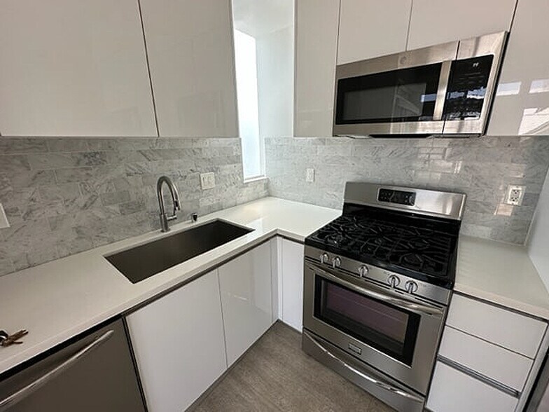 More Photos Of 1221-1223 1/2 N Kenmore Ave, Los Angeles Apartments For Sale