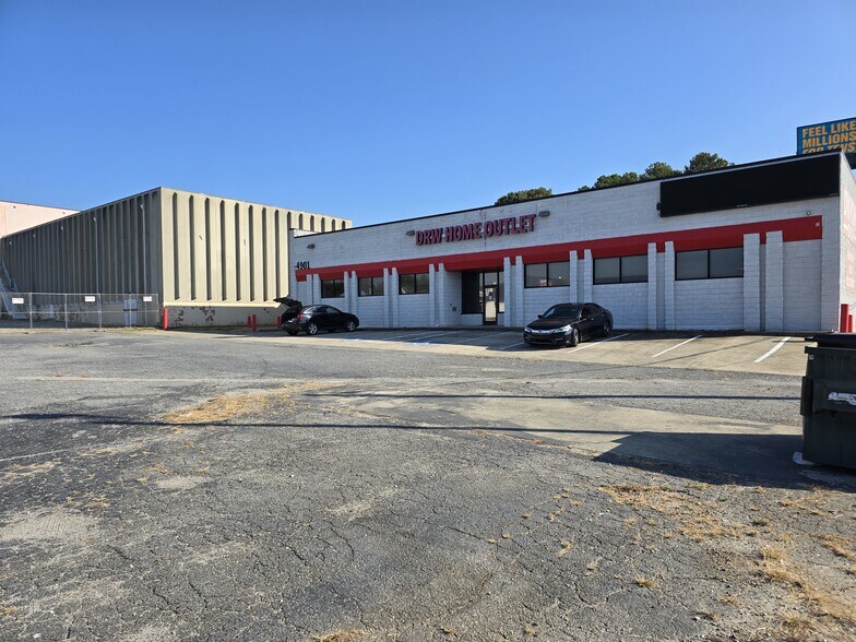 More Photos Of 4901 Old National Hwy, College Park Showroom For Lease